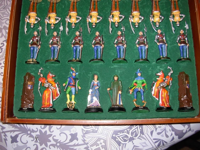 Lot De 2 Figurines Médiévales - Dames En Plomb - CBG Mignot