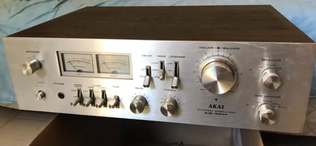 Akai AM-2600 Stereo Integrated Amplifier (1976-79)