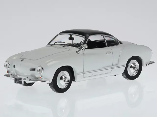 VW Karmann Ghia Coupe 1962 white diecast model car IXOCLC421N IXO 1:43