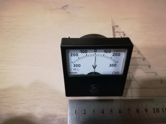 Vintage voltmeter, tube voltmeter M42301 ; 0 - 300 V