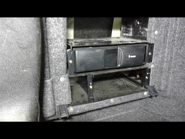 Audio Equipment Radio VIN M 8th Digit Remote CD Changer Fits 96-05 JETTA 1436789
