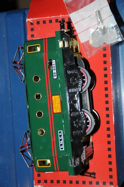 HORNBY échelle 0 motrice électrique BB 8051 SNCF - Taches