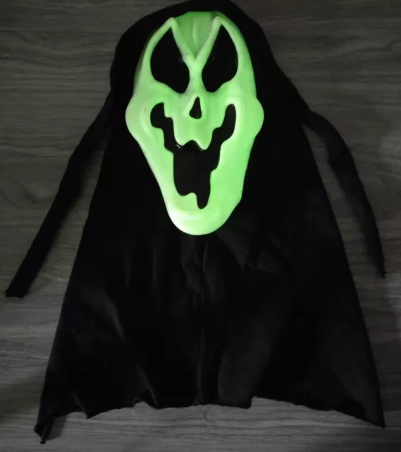 Easter Unlimited Scream Ghostface Mask Glow-In-The-Dark Squiggly Smile Chin VTG
