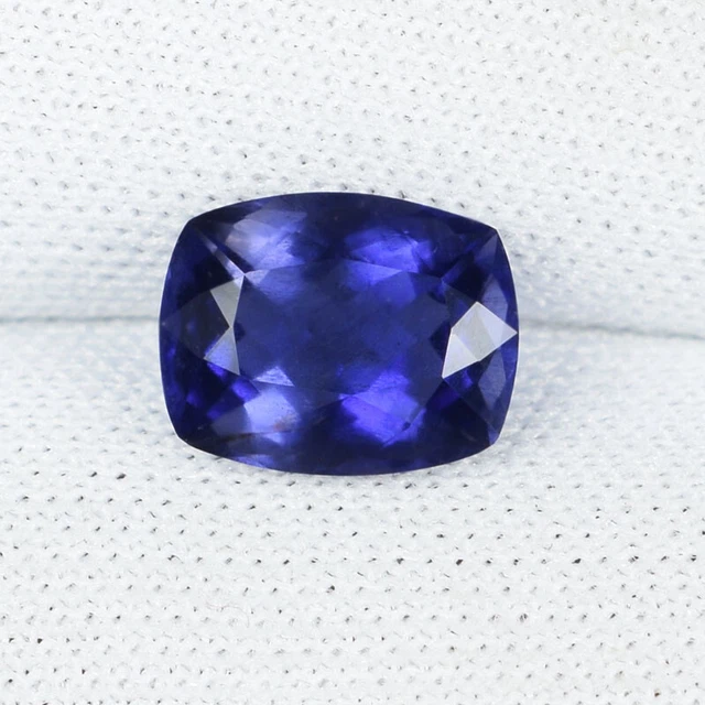 Iolite cordièrite bleu violette en coussin de 5.03Cts