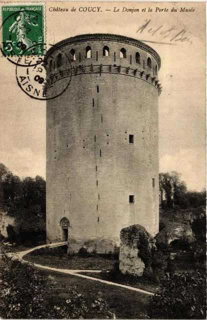CPA AK Chateau de COUCY Le Donjon et la Porte du Musée (666081)