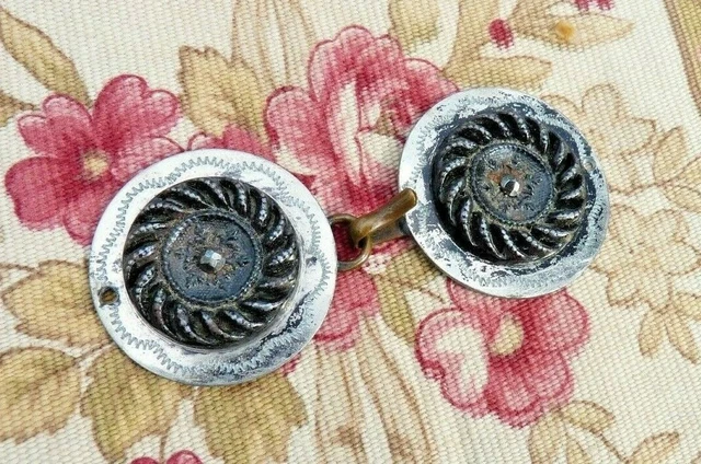 Boucle D'oreille Ancienne En Métal Ciselé - Époque 1900 - Bijou Vintage Authentique