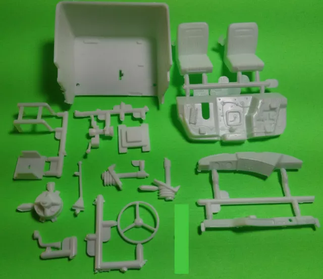 Mack R685ST 1/25 AMT big rig semi truck model part interior tub dash bucket seat