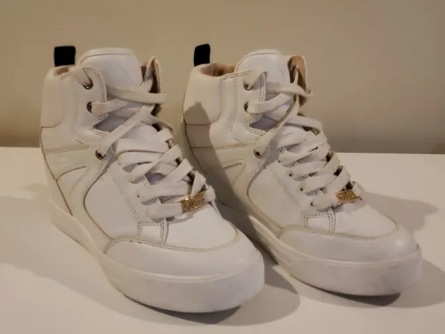 GUESS Los Angeles Women’s Wedge Hi Sneakers Shoes Sz 10M White w/Gold Lace Up