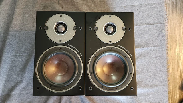 Dali Oberon 1 Bookshelf Speaker Pair Walnut Dali Oberon 1 Bookshelf Speaker Pair Walnut