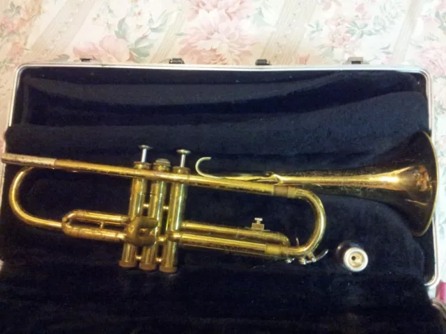 Bundy Vincent Bach Vintage Trumpet #870739 w/Case-Has Japan Yamaha Mouthpiece Bundy Vincent Bach Vintage Trumpet #870739 w/Case-Has Japan Yamaha Mouthpiece