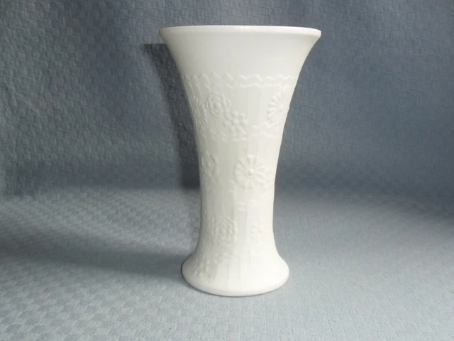 kleine Vase Royal Porzellan Bavaria KPM Germany Handarbeit weiß H 14,3 cm