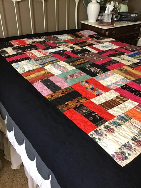 Beautiful Vintage Machine Pieced Quilt 99”x85”