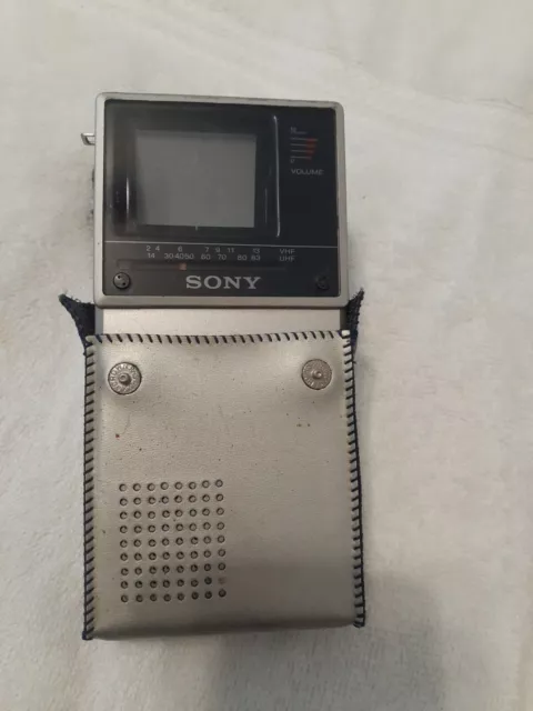 Vintage 1980s Sony FD-20A Watchman Portable Flat Black B&W TV w/Case/Antenna