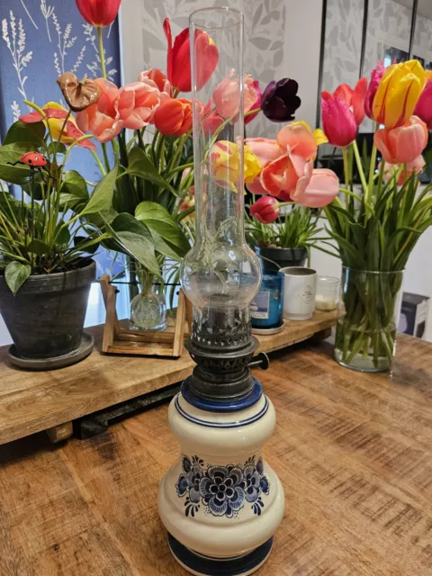 ANCIENNE LAMPE A Pétrole En Faïence Et Son Verre " Hollande " Complete