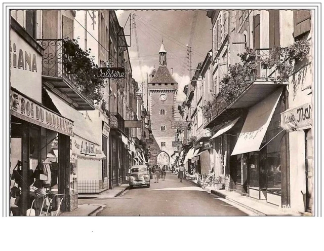 47.Villeneuve Sur Lot.la Rue De Paris With Background, La Porte De Paris.cpsm.