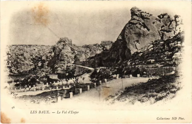 CPA LES BAUX-de-PROVENCE Le Val d'Enfer (1291053)