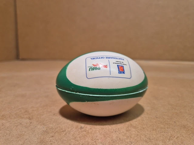 Cendrier Ricard, coupes Bernard Ricard, ballon de rugby 19 X 12,5 cm Cendrier Ricard, coupes Bernard Ricard, ballon de rugby 19 X 12,5 cm