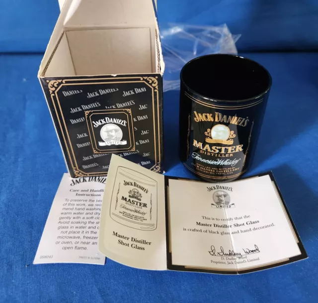 JACK DANIELS 2006 LEGENDS MASTER DISTILLER BLACK SHOT GLASS  NIB w/ Box & Papers