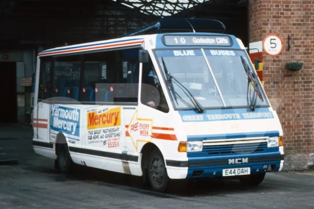 Bus Photo - Great Yarmouth Transport 44 E44OAH MCW Metrorider allover ad