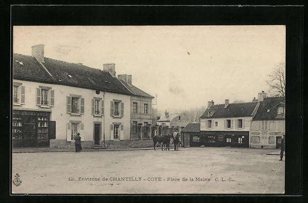 CPA Coye, Place de la Mairie