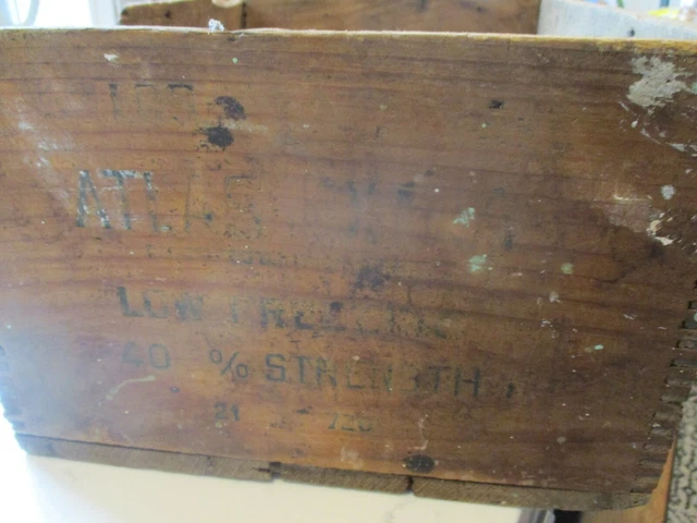 Antique Atlas Powder Co, Wilmington Delaware/box/crate 8