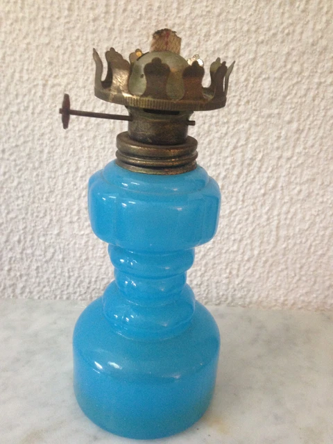 Lampe A Petrole Bleue