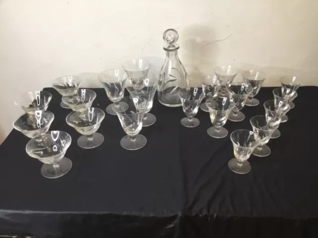 # Partie de service Saint Louis modèle Vaucluse 21 verres et une carafe