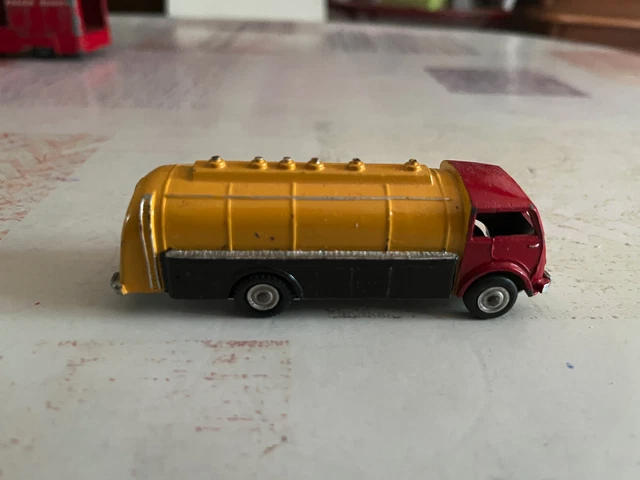 CIJ France 3.21 camion Renault Citerne SHELL