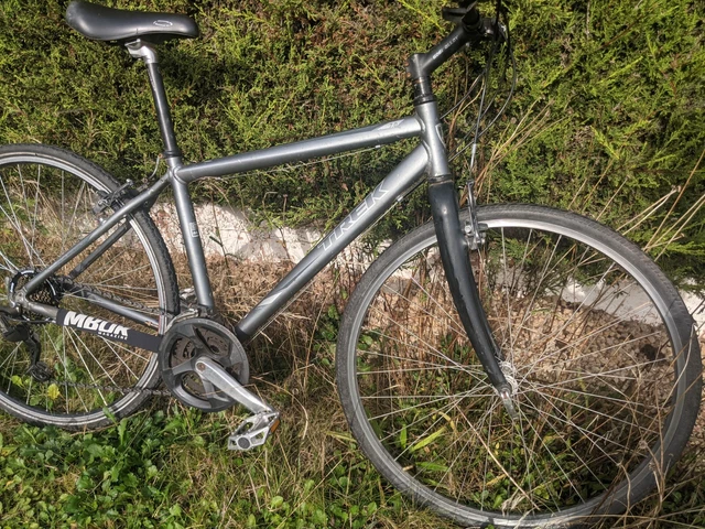 Trek 7.0 FX Gents Mens Hybrid Bike Bicycle 17" Frame 700c Wheels ,Carbon Forks .