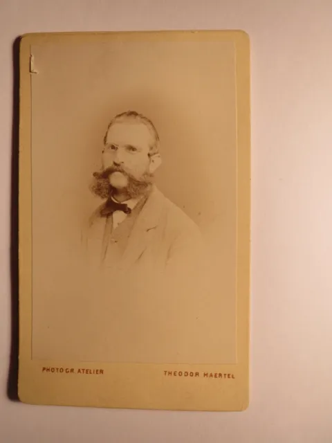 Potsdam - Mann mit Bart & Brille im Anzug - Portrait ca. 1860/70er Jahre / CDV