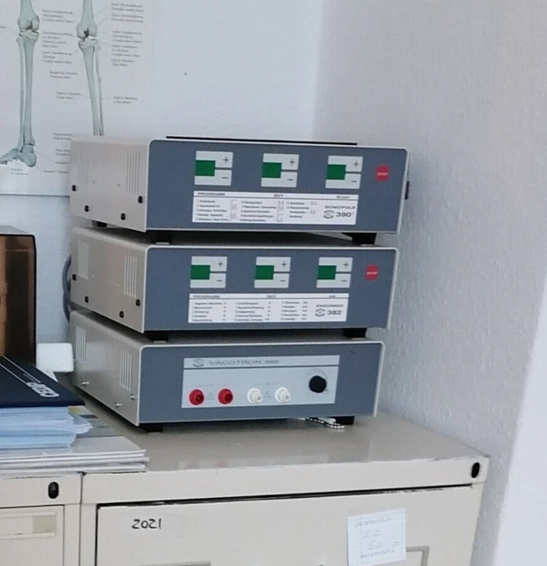 kombiniertes Elektrotherapiegerät mit Zubehör / 90er Jahre, ab Juni 23