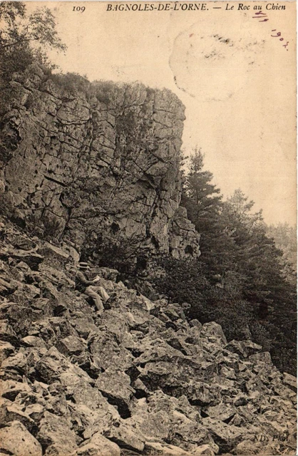 CPA BAGNOLES-de-l'ORNE - La Rue du Chien (435077)
