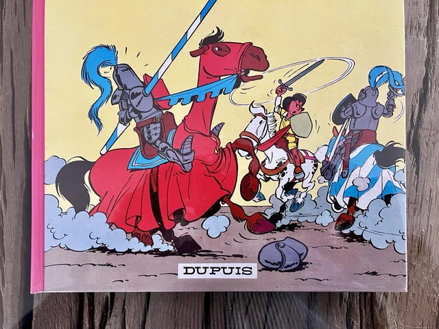 Coloriage Famille de lapins préparant la fête de Pâques - Dessin gratuit