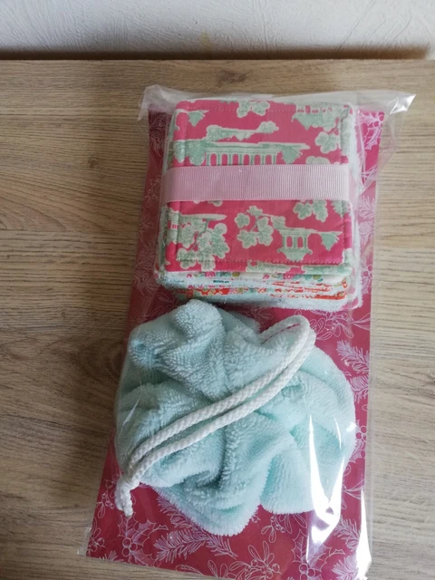Lot De Lingettes Demaquillantes  + Sa Fleur De Douche
