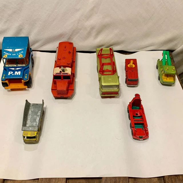 Lot De 7 Jouets Anciens De Collection - Véhicules Et Figurines Vintage