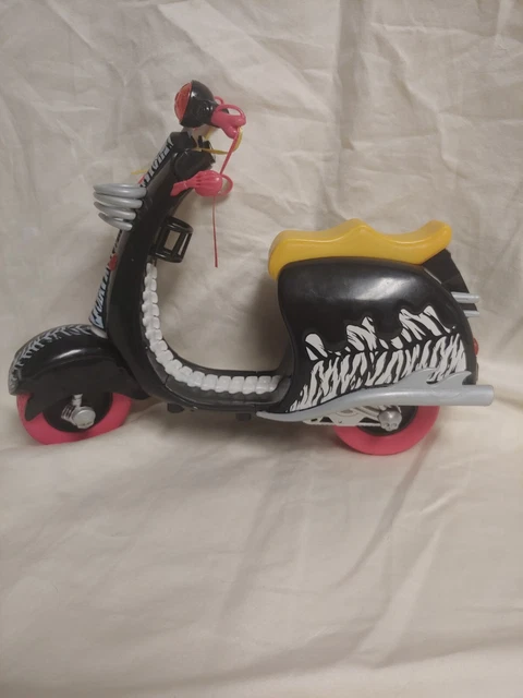 monster high werecat twins scooter. item 146
