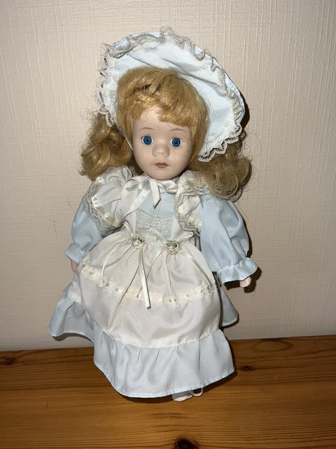 Magnifique Poupée Ancienne En Porcelaine De Collection - 55 Cm, état Proche Neuf