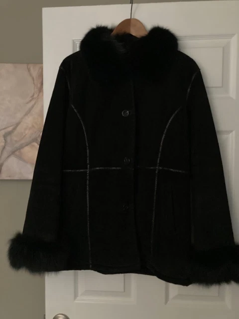 Spanish Merino Shearling Sheepskin Coat With Fox Collar Black Spanish Merino Shearling Sheepskin Coat With Fox Collar Black