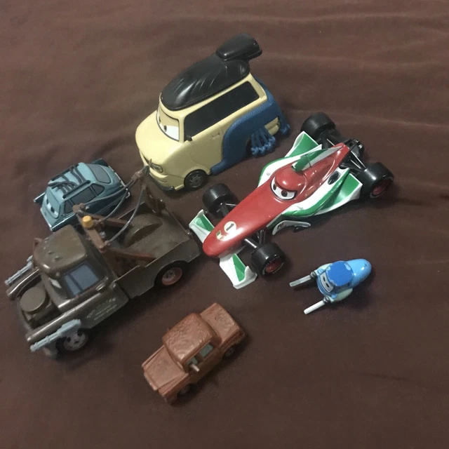 lot de  6 voitures cars disney pixar metal différentes tailles