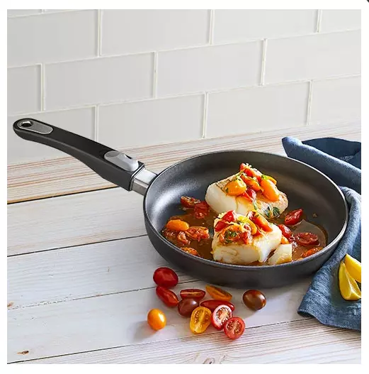 https://www.picclickimg.com/dBIAAOSwt-plbzB~/pampered-chefpampered-chef10-25-CM-SIGNATURE-NONSTICK-FRY-PAN-freeship-free.webp