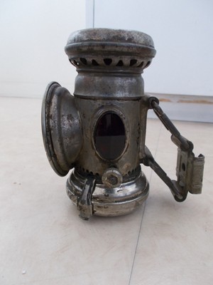 lanterne à pétrole ancienne