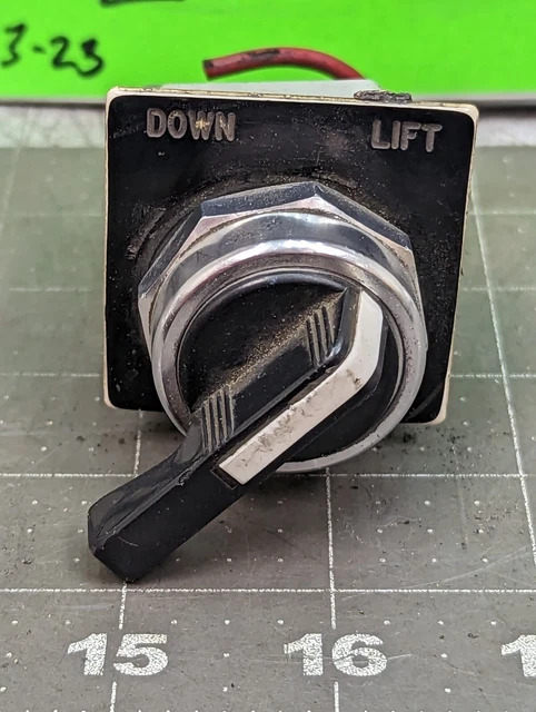 2-Position Maintained Selector Switch, 800T-H17 Allen Bradley [Z4S5] #4