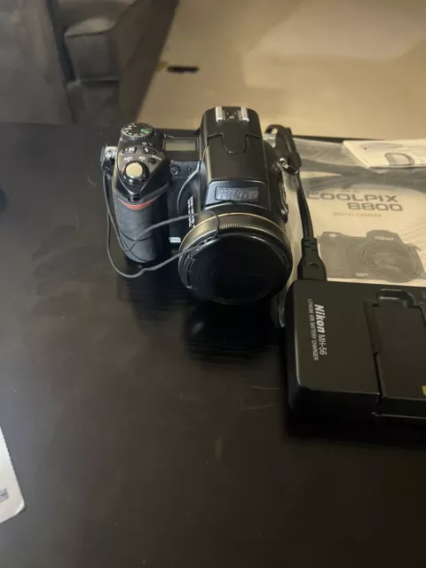 Nikon COOLPIX 8800 8.0MP Digital Camera - Very Good