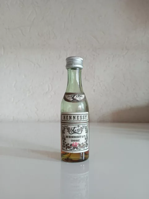 Old mini bottle cognac Hennessy bras armé 40° 3cl