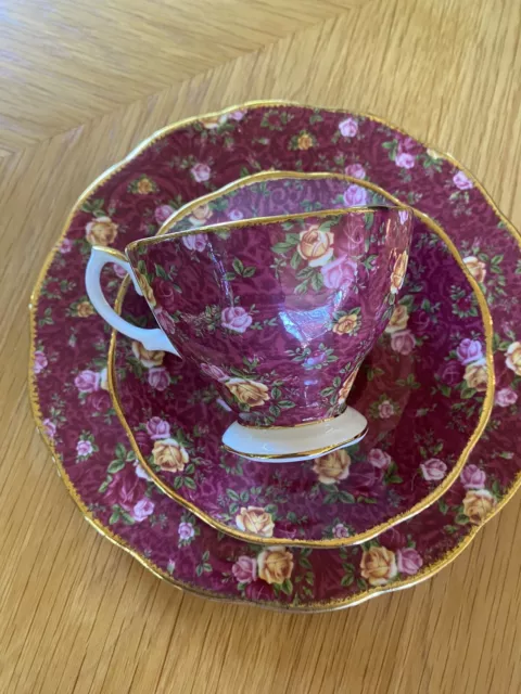 ROYAL ALBERT OLD COUNTRY ROSES Ruby Lace Cup Saucer and Dessert plate