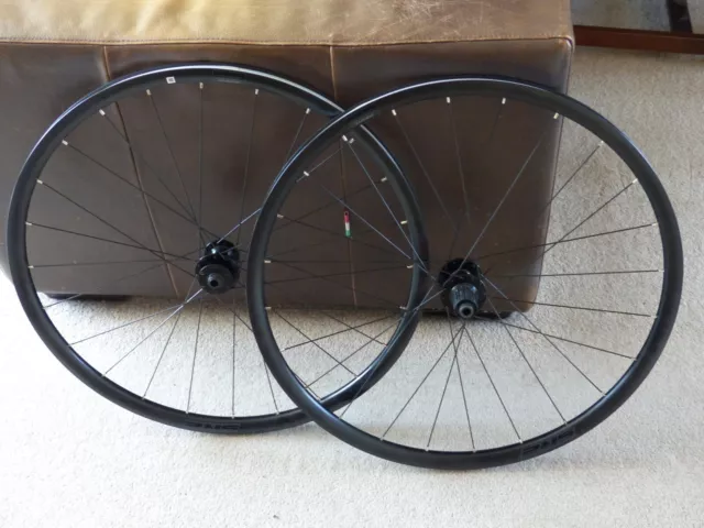 giant sr2 disc tubeless