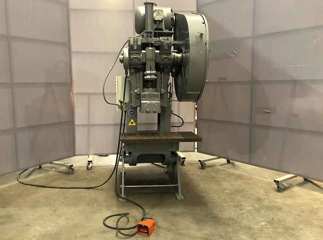 Niagara A3-1/2 PL Punch Machine