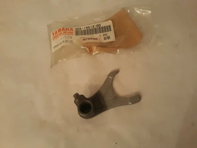 GENUINE YAMAHA TRANSMISSION Gear Selector Fork 3 30X-18513