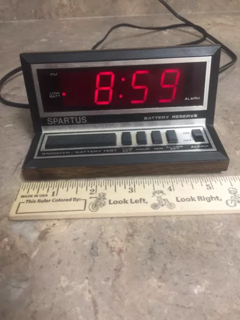 Spartus Vintage Display Electronic Digital Alarm Clock Woodgrain MCM Plug TESTED