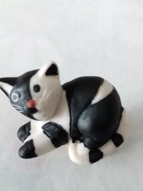 Fève Porcelaine Petit Chat Noir Et Blanc 'mate'